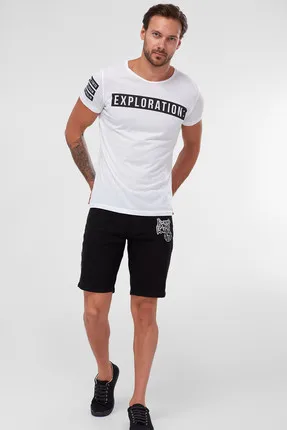 Черные мужские шорты с принтом