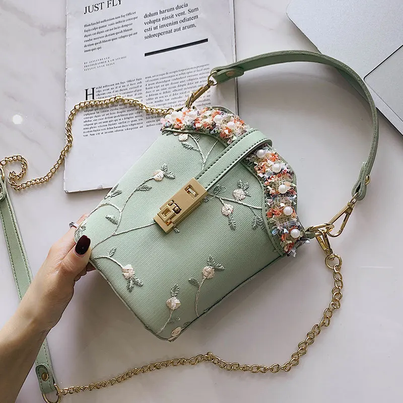 

Female Bucket Crossbody Bags For Women 2019 Luxury Handbags Designer Ladies Hand Flowers Embroidery Pearl Shoulder Messenger Bag