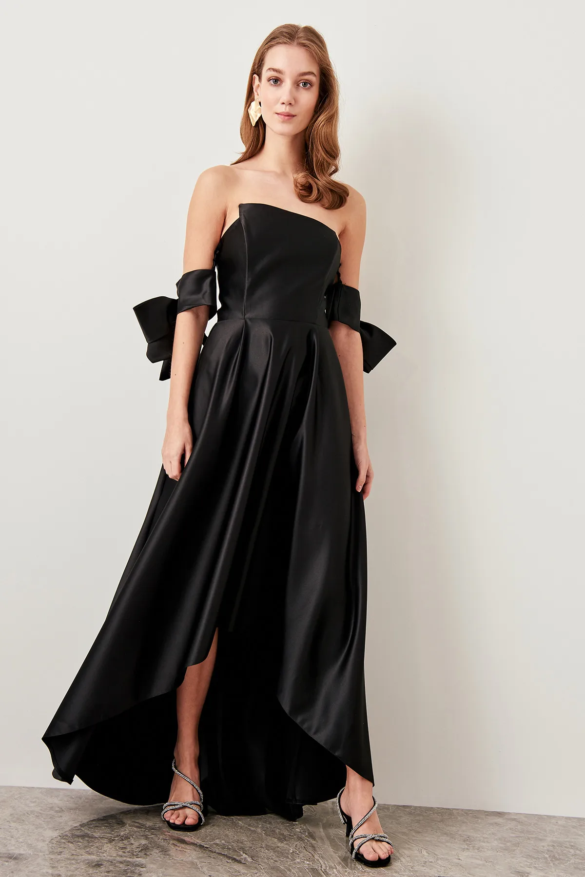 

Trendyol Advanced Arm Black Evening Dress TPRSS19DE0044
