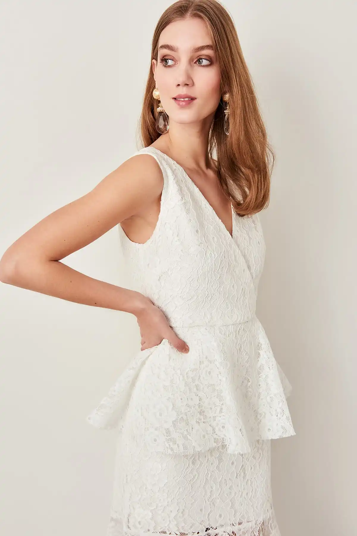 

Trendyol White Skirt Asymmetrical Evening Dress Pepluml TPRSS19FZ0103