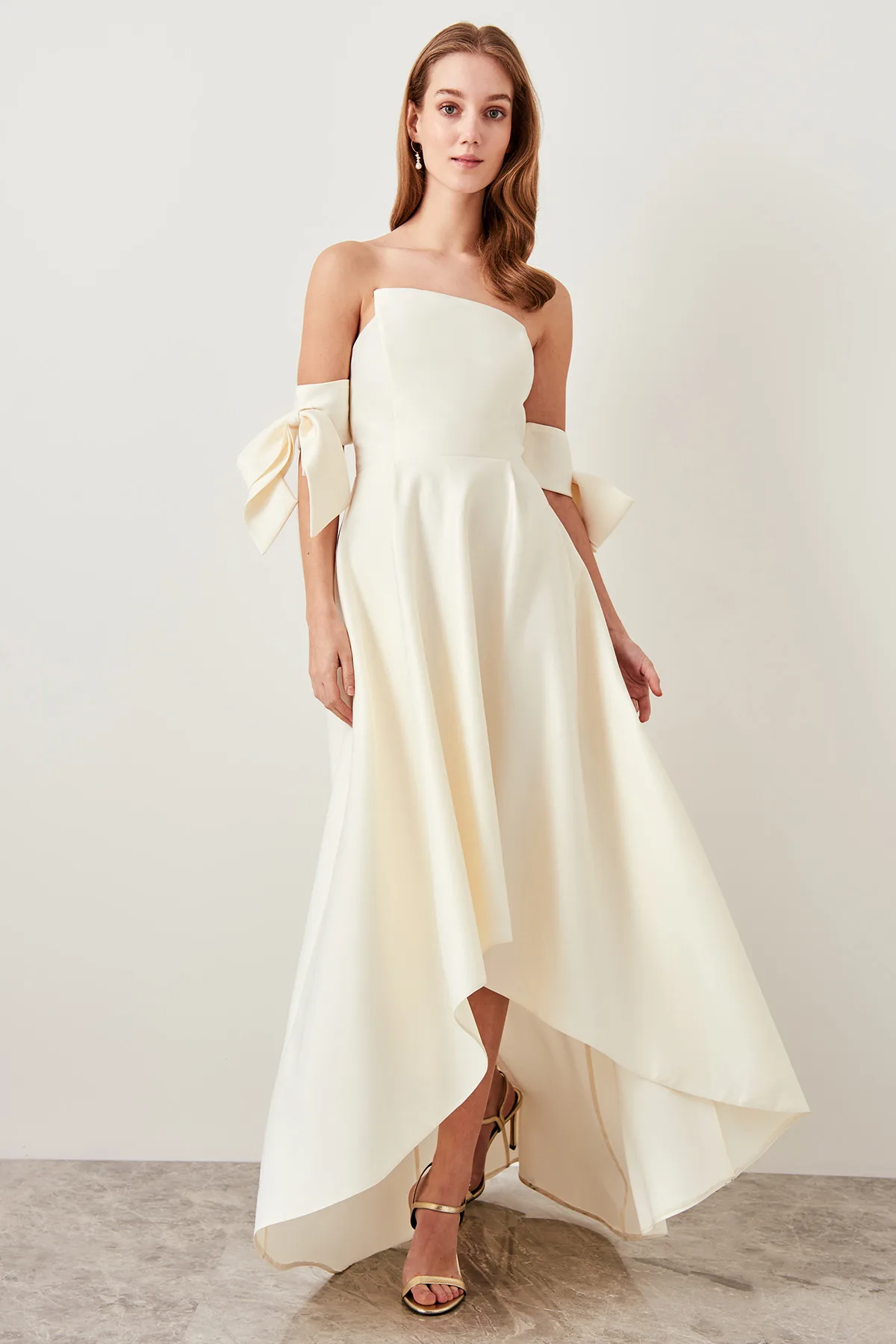 

Trendyol Advanced Arm Evening Dress Ecru TPRSS19DE0044