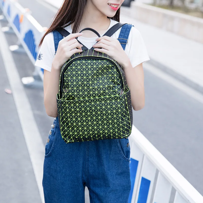 

2019 New Pattern Geometry Diamond Lattice Both Shoulders Package Woman Fashion Laser Package Student A Trend Woman Generation