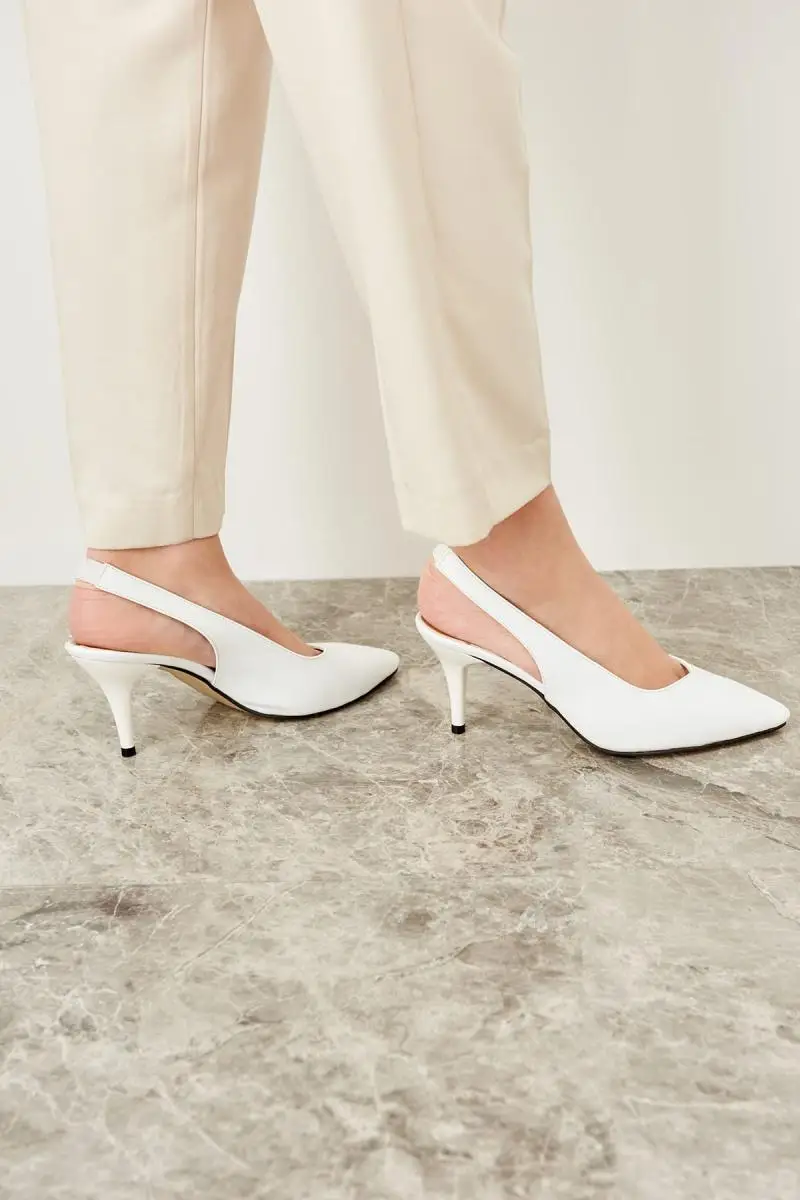 

Trendyol White Women 'S High-Heeled Shoes TAKSS19ZS0018