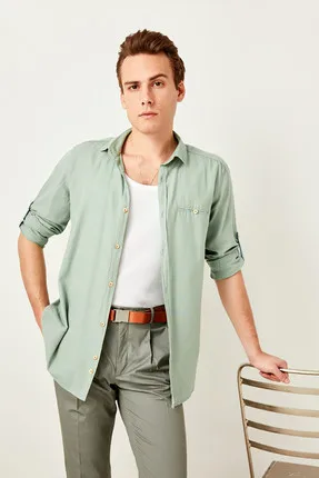 

Green Men's Slim Fit shirt with epaulets and pockets Fillet TMNSS19RS0010