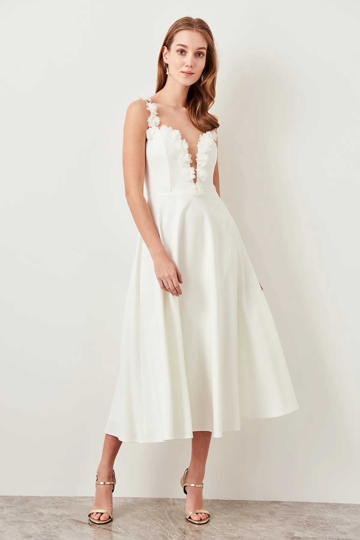 

Trendyol Ecru Floral appliqué dress TPRSS19UT0030