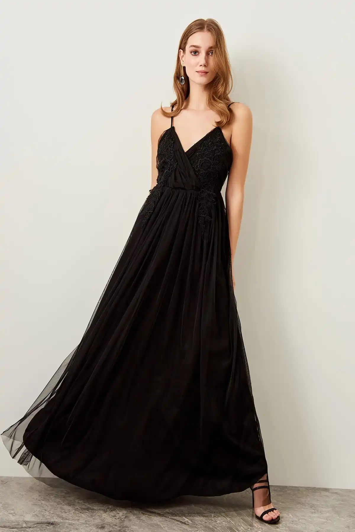 

Trendyol Detailed Black Flower Applique Evening Dress TPRSS18FZ0244
