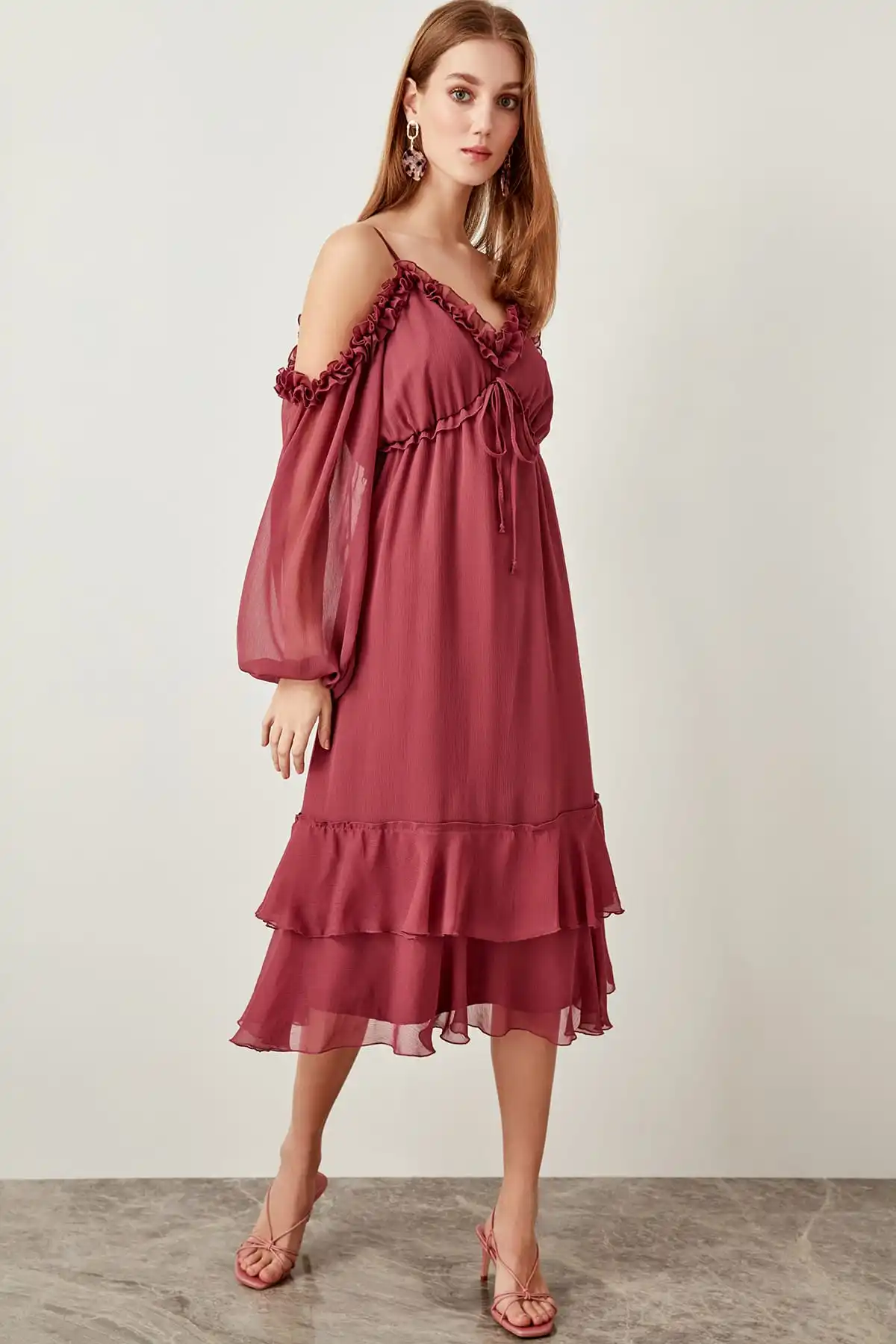 

Trendyol Dry Rose Shoulder Advanced Frilly Dresses TPRSS19FZ0074