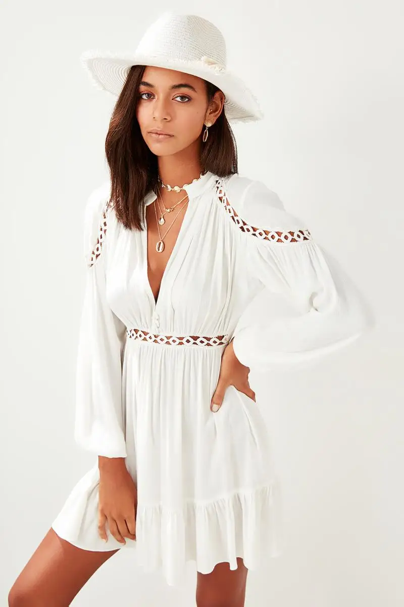 

Trendyol White Viscose Stripe Accessorized Dress TBESS19BB0087