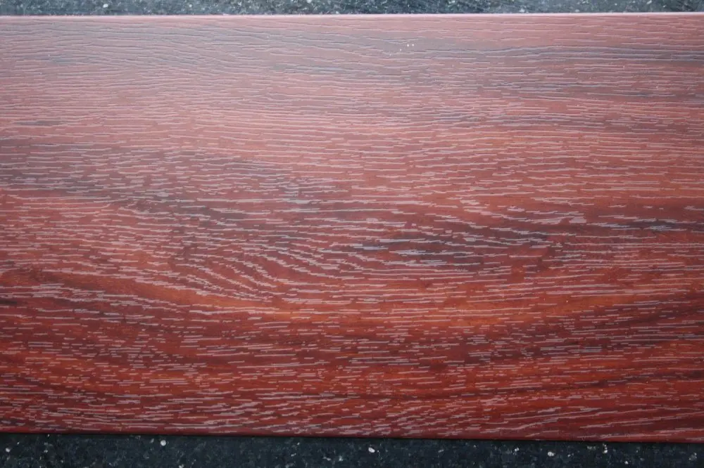 Light wood grain-B.jpg