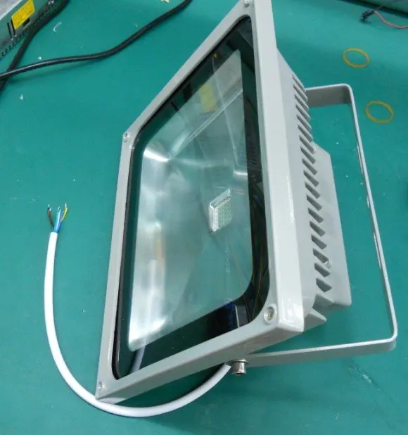 30 Вт rgb dmx прожектор, AC90-260V вход; можно управлять с помощью dmx контроллера непосредственно; размер; 285*235*160 мм