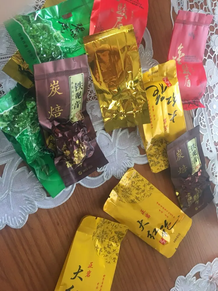 Нормальный чай, попробовали пока только чёрный... ну на 7-9 баксов не тянет как-то))