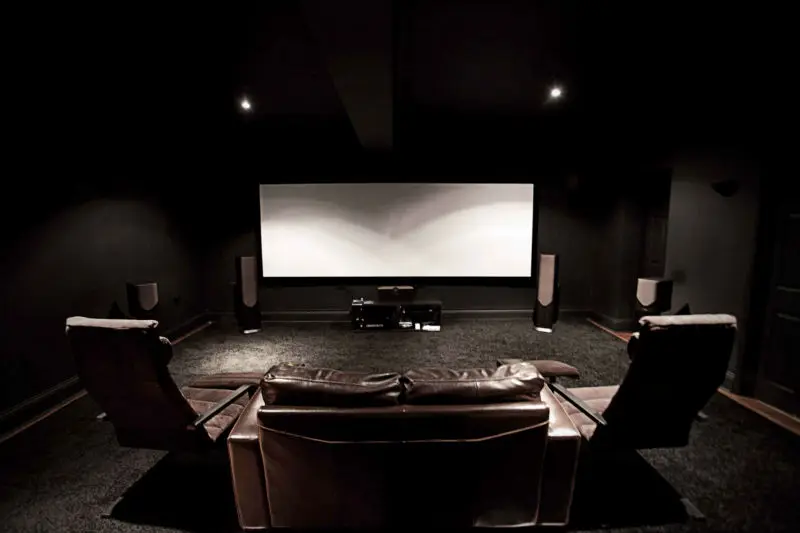 Home cinema fixed screen
