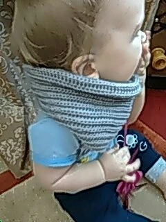 Все супер!!! мы довольны! мягкий, небольшой заводской запах. нежный. после стирки запах исчез. на ребеночка в самый раз. тепло и закрывает от ветра)) рекомендую всем)