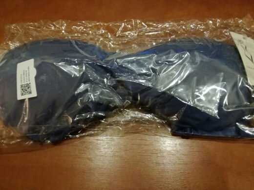 Koszulka mimo deklarowanej L jest mniejsza. miseczki B. Wycięta przy biuście. Nadaje się do zadbanego biustu. Koszulka dobrej jakości ale niestety nie dla mnie