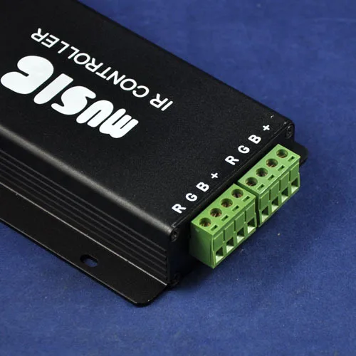 Дешевый DC12/24 V 180 W 24key ИК дистанционное управление алюминиевый аудио звуковой чувствительный светодиодный контроллер с аддитивной цветовой