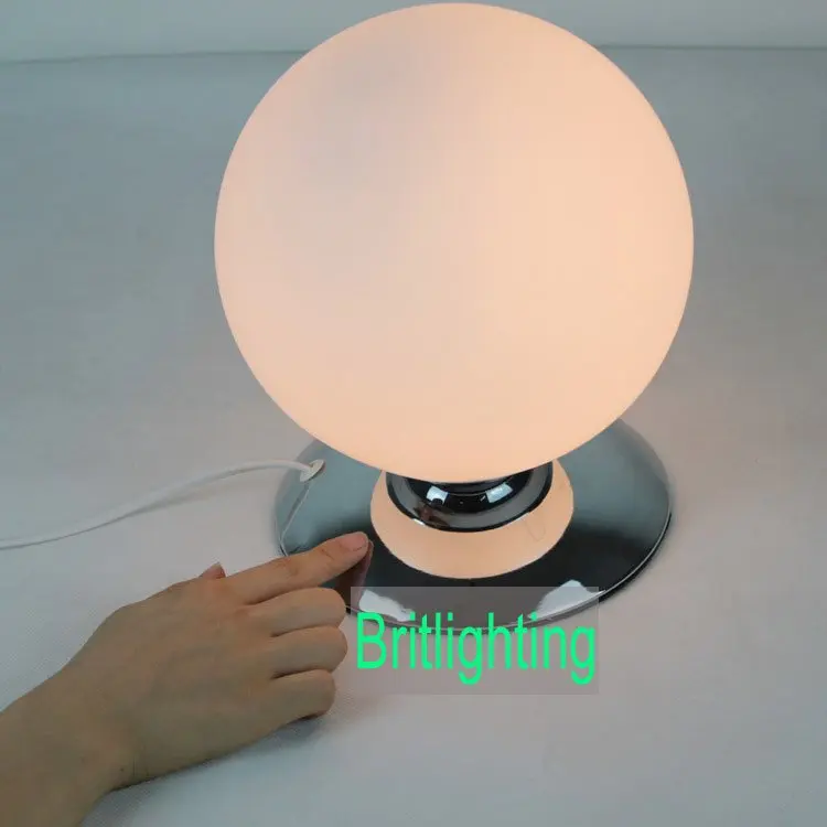 Современная настольная лампа с стекла led Настольная лампа Кабинет белый стекло настольная лампа прикроватная огни украшения стола исследование лампы настольные лампы для спальни лампа прикроватная петарды