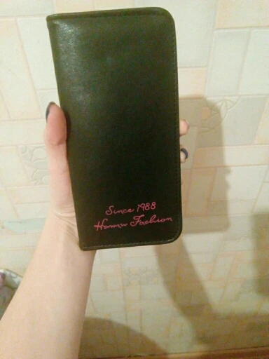 все супер.только нету кармашка на змейке для мелочи.из-за этого 4. тонкий и эоо очень удобно.