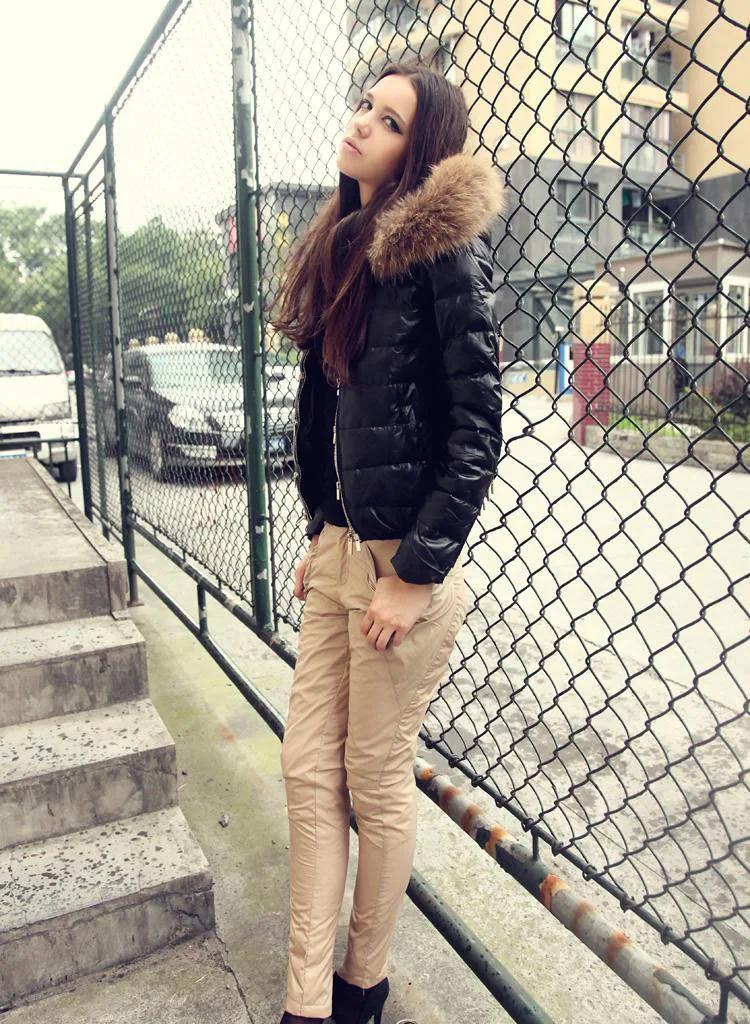Зимняя новая модная стеганая куртка из искусственной кожи на утином пуху для женщин, тонкий утепленный короткий теплый плащ с капюшоном цвета хаки, черный, S2074