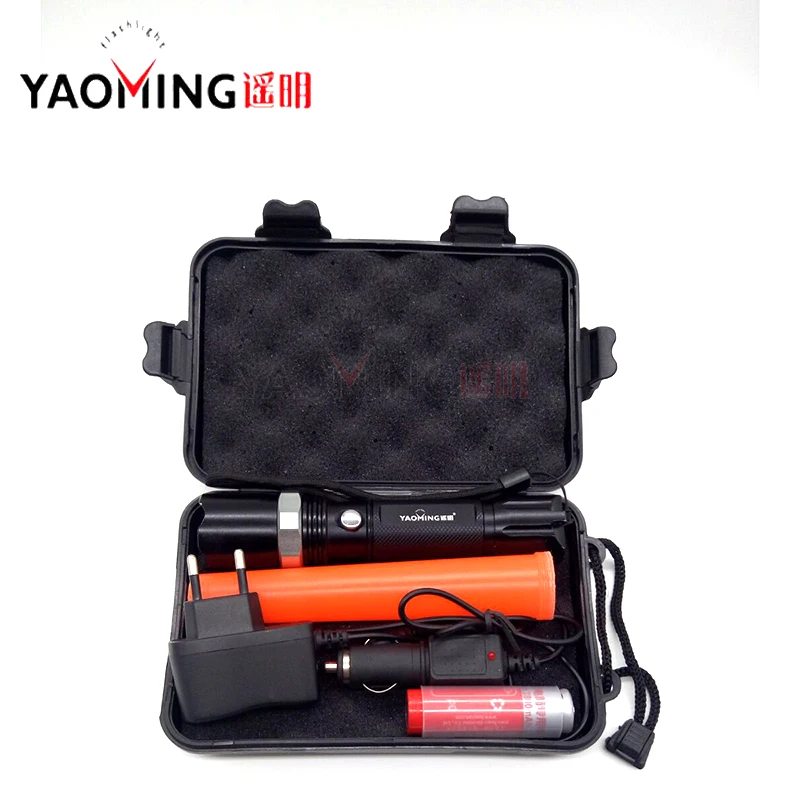 

LED flashlight CREE Q5 2000LM 3 modes LED 5W zoomable directing traffic wand police torch lantern+18650 battery+charger+gift box