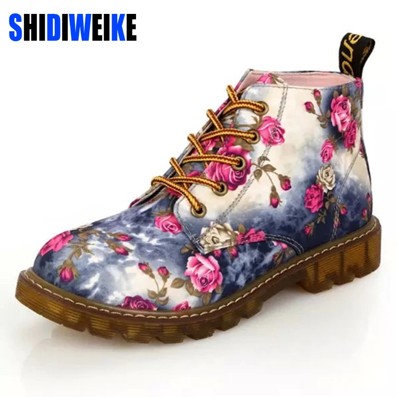 Online SHIDIWEIKE de las mujeres de la moda botas Floral impreso botas Martin botas suela suave tobillo botas de plataforma de zapatos de mujer zapatos B033