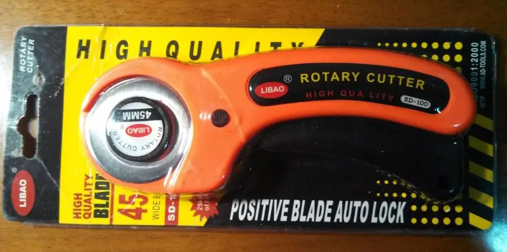 Bought 12/10/16, received 24/11/16 (long delivery). Goods packed middling, battered box. Knife good quality,it works enough. Seller recommended. Якiсть достатня, непогано рiже, з`эмне лезо, довго йшов. Продавец пiдходить.