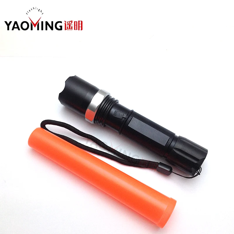 

CREE Q5 2000LM focus adjustable directing traffic wand police LED flashlight torch lamp outdoor lighting by 18650 or 3 x AAA