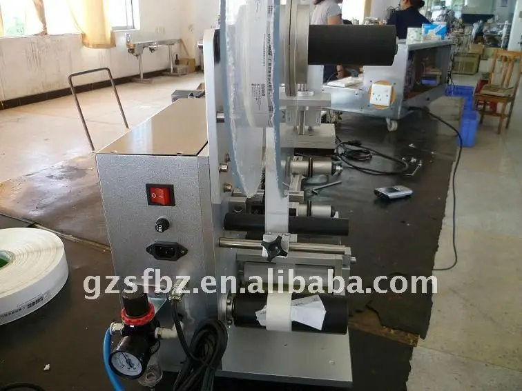 Plane surface labeling machine (labeler)