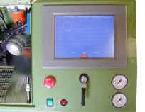 Screen and controls.JPG (16177 bytes)