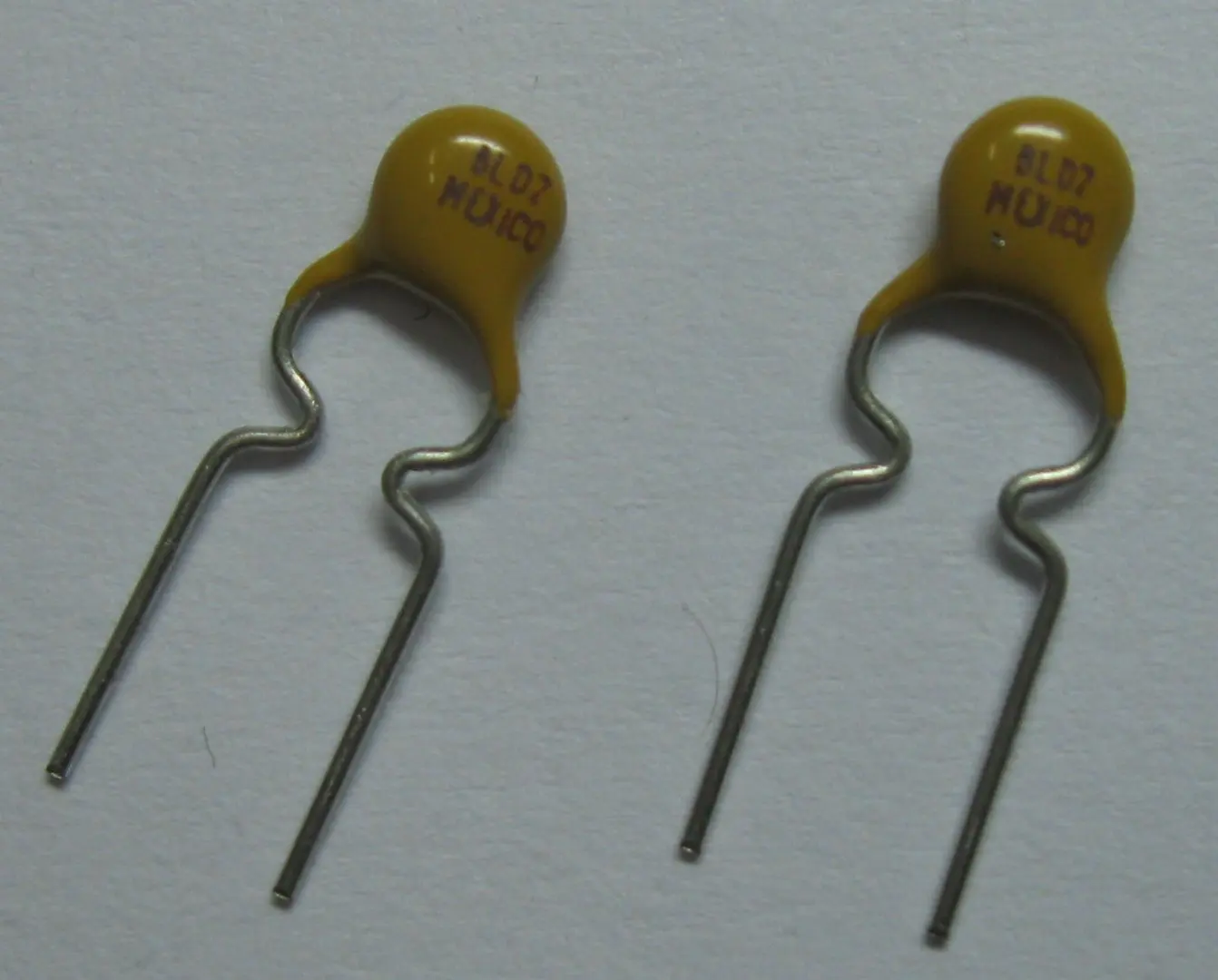 50 шт. 60 В 0.1A PolySwitch Radial Leaded PPTC самовосстанавливающимся предохранителем