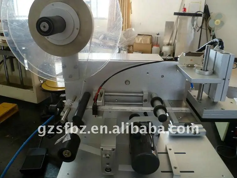 Plane surface labeling machine (labeler)