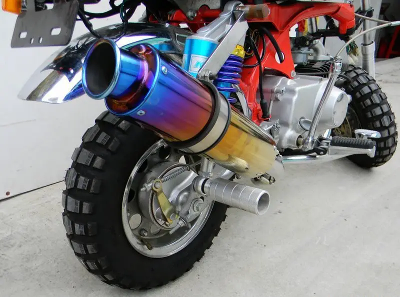 motorcycle Modified stainless steel exhaust pipe inside the muffler