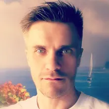 A***v