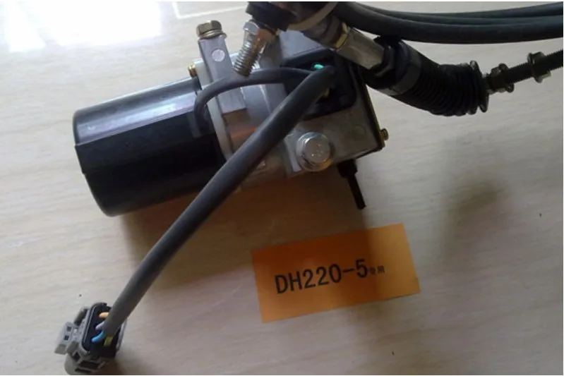 2523-9014 Doosan Daewoo DH220-5 Excavator throttle motor,digger fuel motor governor motor