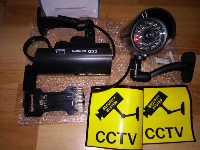 Спасибо продавцу за качественный товар и внимание к покупателям! Муляжи вполне идут за настоящие камеры. Установили батареи, моргают. Монтаж прост. При сильном ветре, немного болтаются. Посмотрим, как переживут зиму, потом дополню отзыв. Доставка в Беларусь с момента заказа- 25 дней. Отслеживалась до пункта назначения. Рекомендую товар и магазин! Отдельное спасибо продавцу за выполнение моей просьбы!