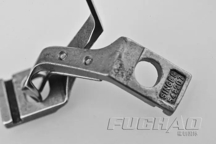 Для Singer 299 looper один набор из четырех частей(548232 548231 548207 548205