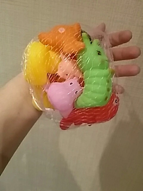 Прикольные маленькие игрушки.Яркие, мягкие, приятные на ощупь. Описанию соответствуют, думаю племянница будет в восторге. Продавца рекомендую.