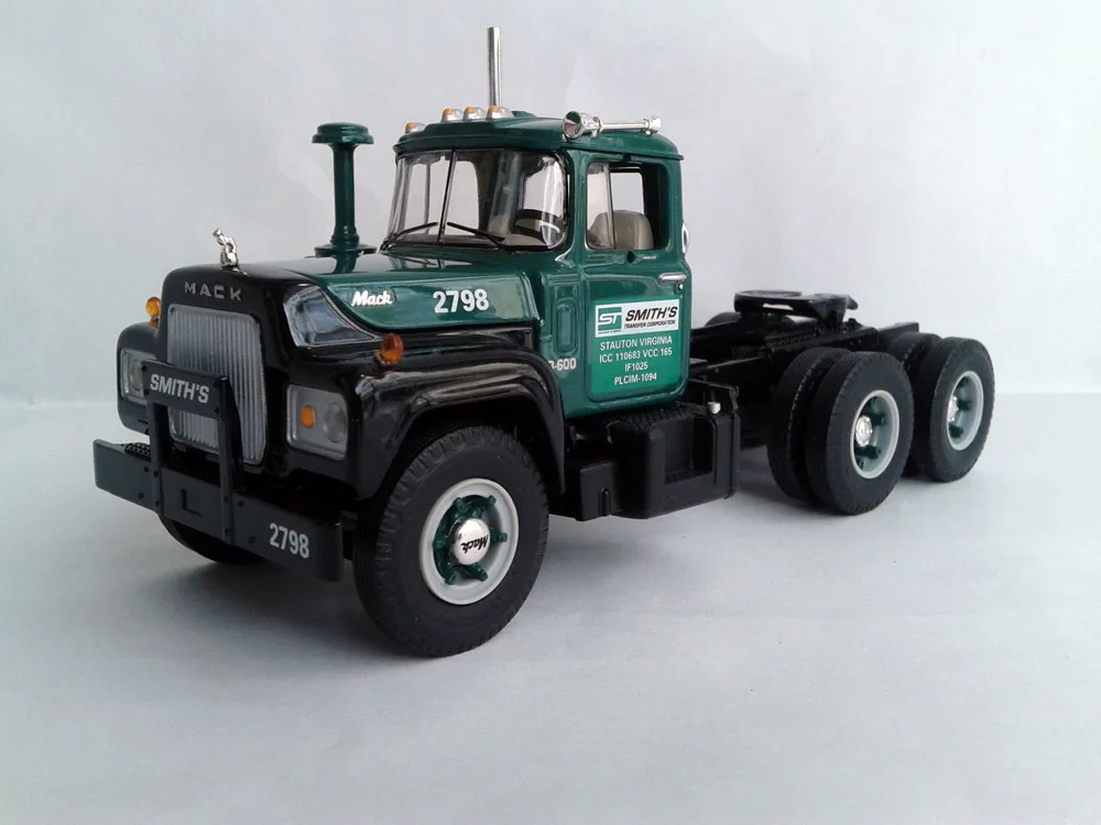 Первая передача 3149A 1:34 MACK B-MODEL с 35' ST прицепом