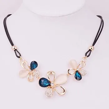 

2016 The new Korean Sweet Luxury Crystal Flower Women Statement Rope Short Bib Necklace