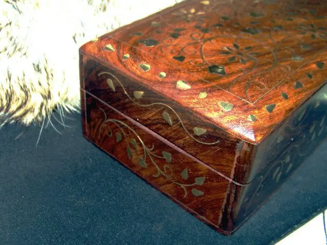 TJB963 индийский ручной работы старинные деревянные шкатулки, 15*10*6 см, бодхи дерева инкрустированные латунь Цветы Чехол