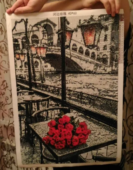 заказом очень довольна! стразы не сверяла на количество но думаю их хватит. упаковка супер! отдельное спасибо за подарок) сегодня же сяду за работу))