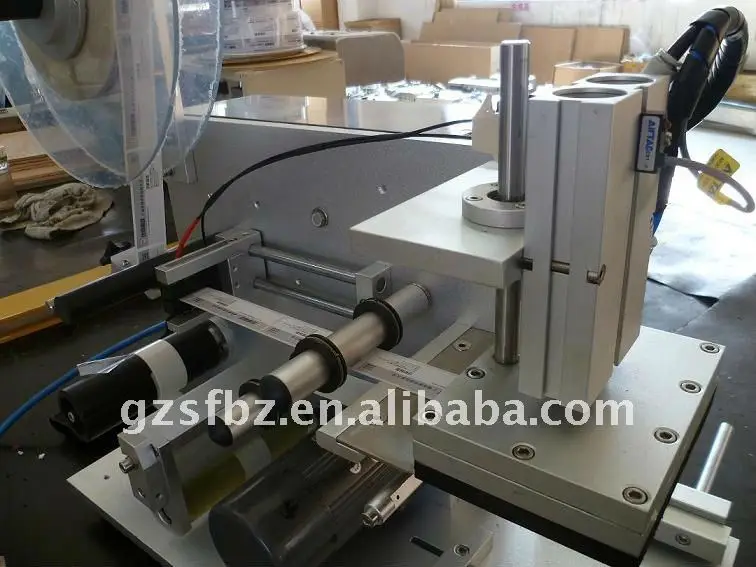 Plane surface labeling machine (labeler)