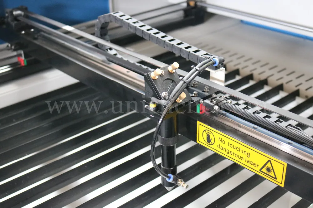 Низкая цена unichcnc co2 лазерный станок для резки