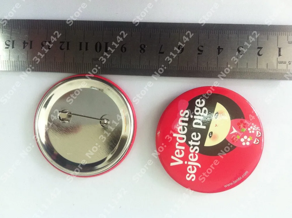 Низкая цена жестяной значок на магнитной кнопке для рекламной 5,5 см Диаметр