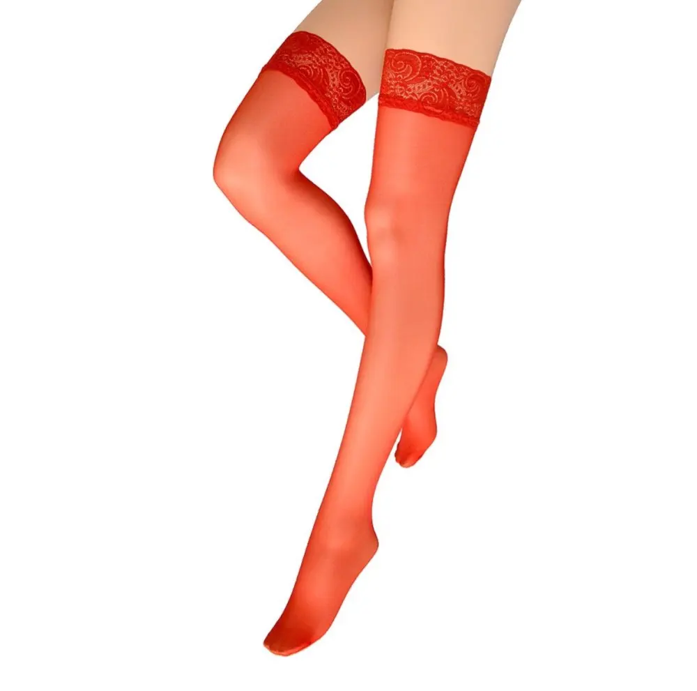 ноги в красных чулках. ноги в красных чулках. чулки гладкие. красные колготки. красные чулки.