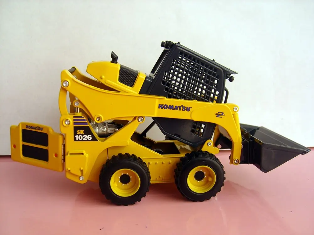 1:25 Komatsu SK1026 с бортовым поворотом игрушка погрузчик