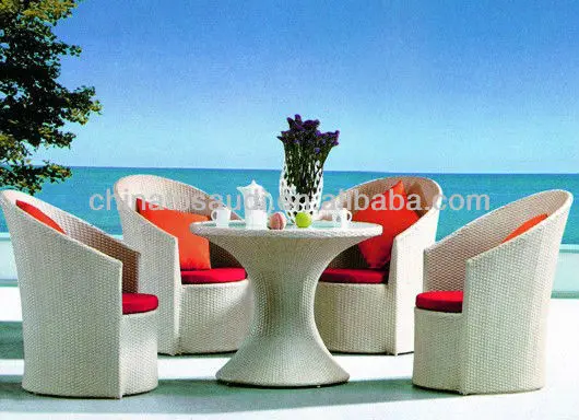 Уличная мебель из ротанга