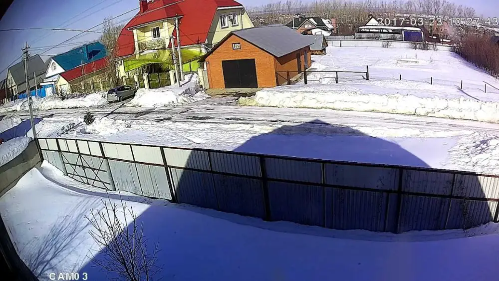 Камера действительно очень качественная, угол обзора за счет линзы реально широкий. Ночью снимает идеально. Единственное нет возможности отключить принудительно подсветку диодов.