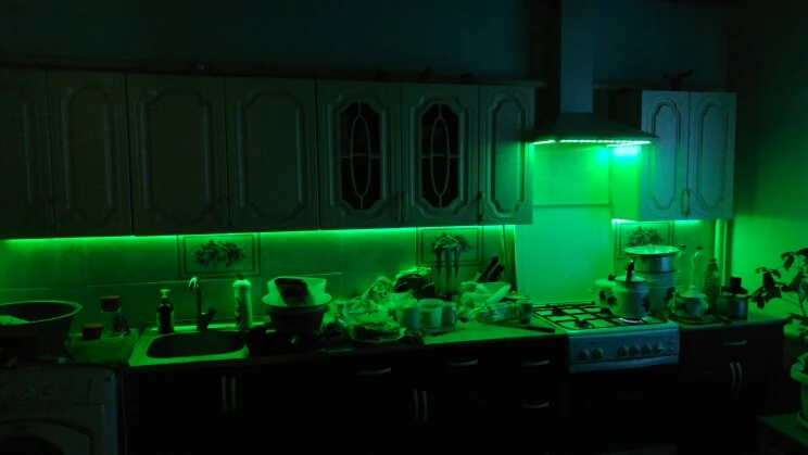 Заказом на 100% доволен!!!
Всё работает :-)
Ленту приклеил на кухне под шкафчиками )))
До города Оренбург доставка ровно месяц.
В пульте батарейки в комплекте нет, батарейка CR 2025
Проверял дальность сигнала пульта, 10 метров может даже дальше.
Много разных режимов, есть режим как на герлянде мигает ))) !!!
ЗАКАЗЫВАЙТЕ, СОВЕТУЮ ПРОДАВЦА !!!