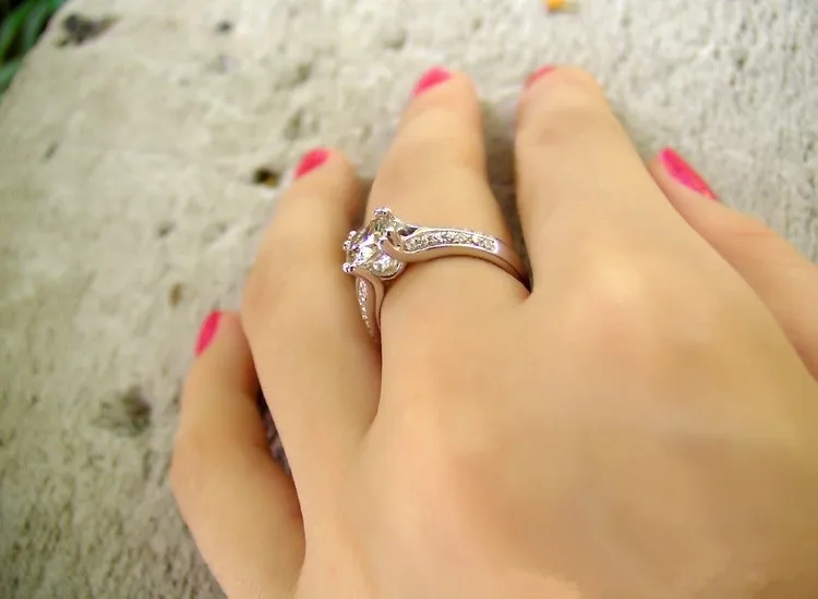 Сердце голосовой Тест Положительный 1.5Ct круглой огранки Муассанит алмаз обручальное кольцо Твердые 14 к кольцо из белого золота ювелирные изделия кольцо AU585
