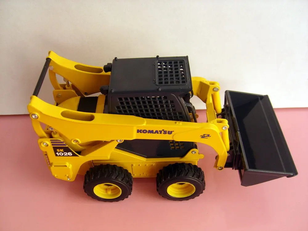 1:25 Komatsu SK1026 с бортовым поворотом игрушка погрузчик